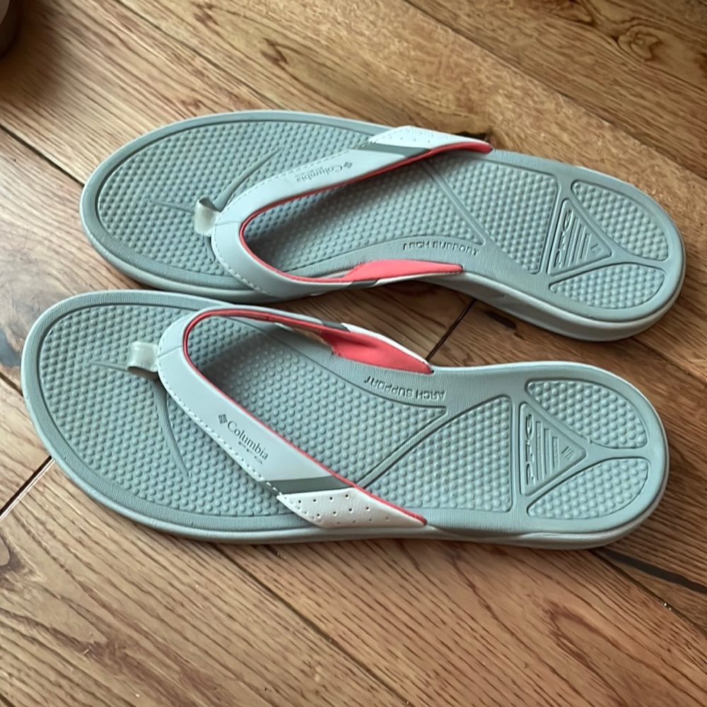Columbia flip flops